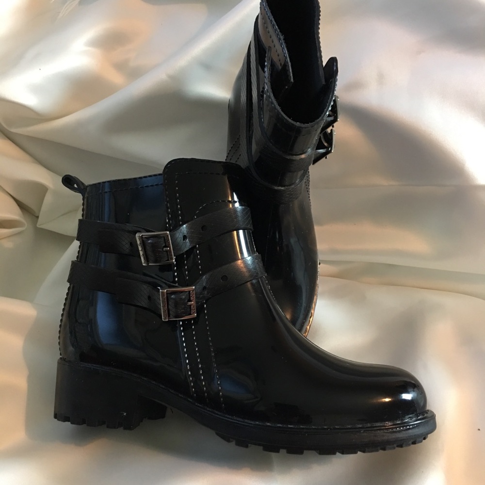 Nicole Miller rain boots size 7